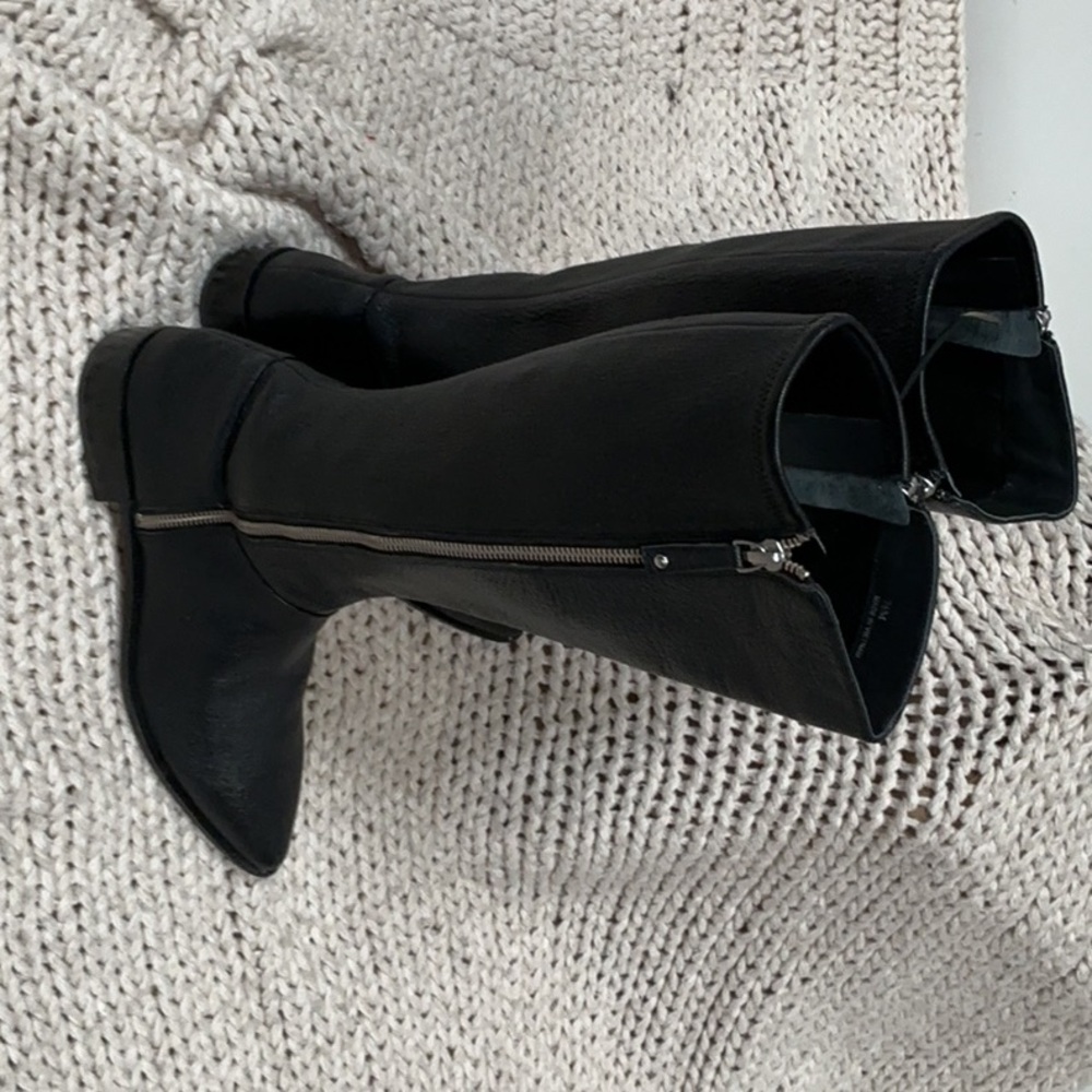 Paolo Black Heeled Boots with Streamlined Silhouette
